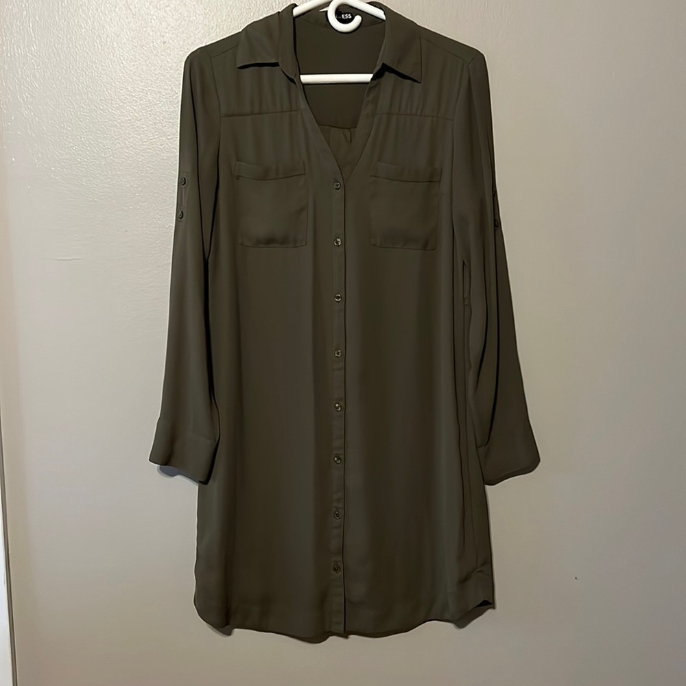 Cute and comfortable olive green dress. Can dress up with belt and some boots